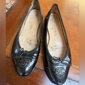 CHANEL Glossy Black Ballet Flats